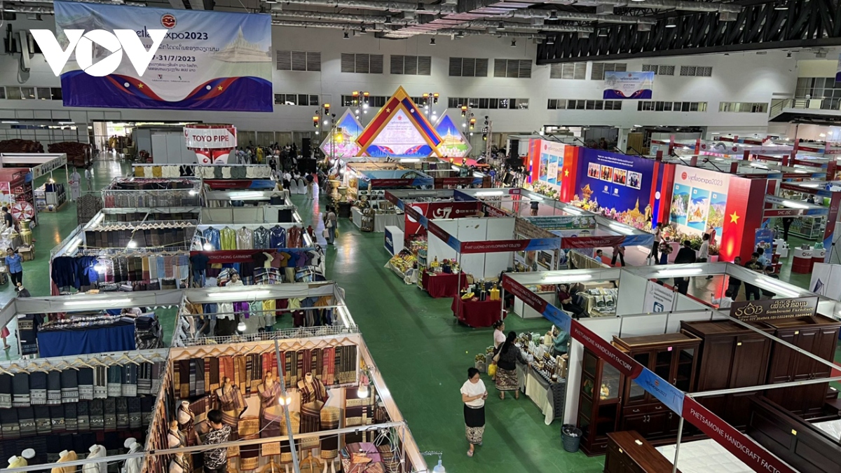 Vietnam et Laos ciblent 2 milliards de dollars d échanges commerciaux