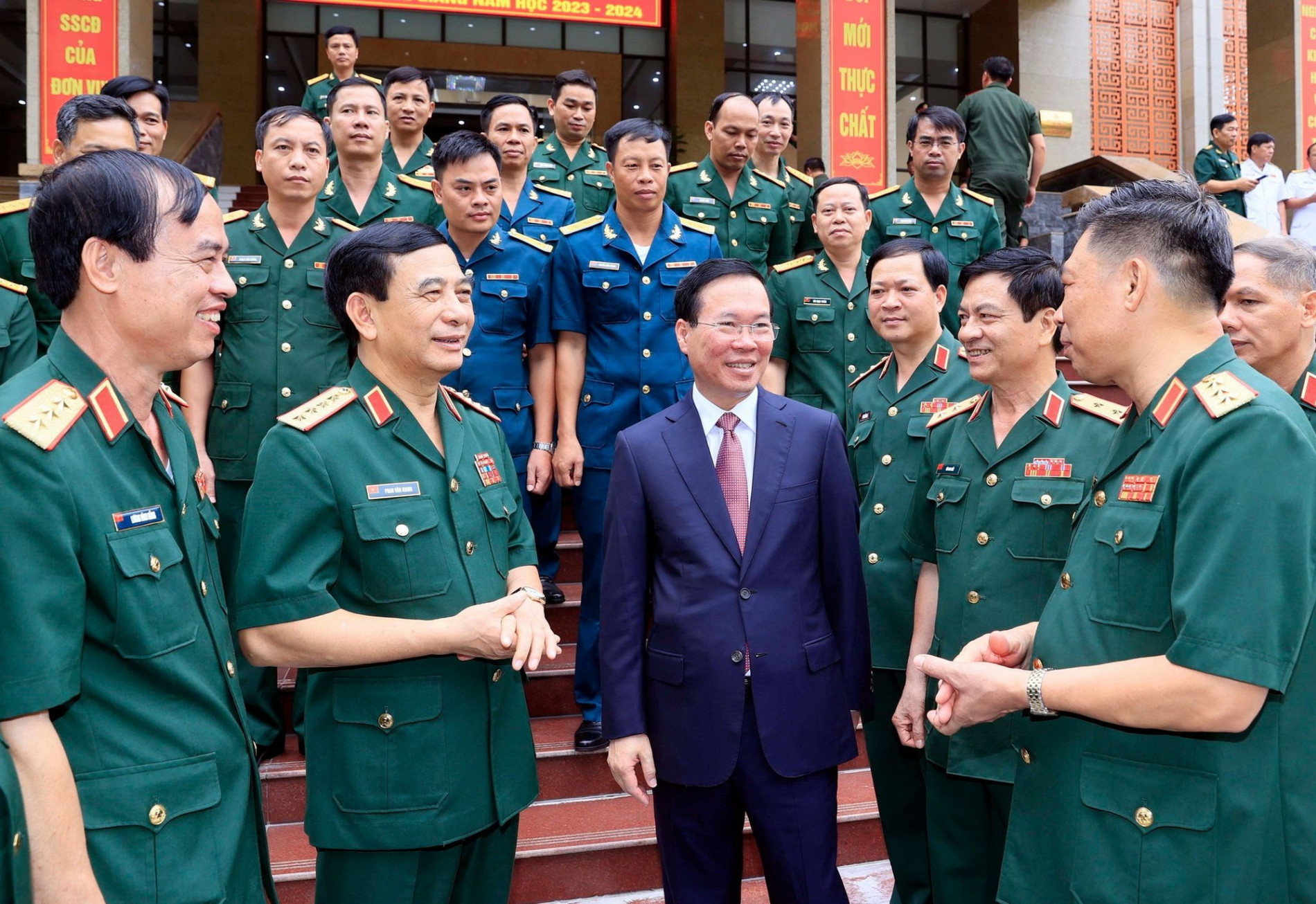 Le président Vo Van Thuong à la rentrée scolaire de l Académie de la défense nationale