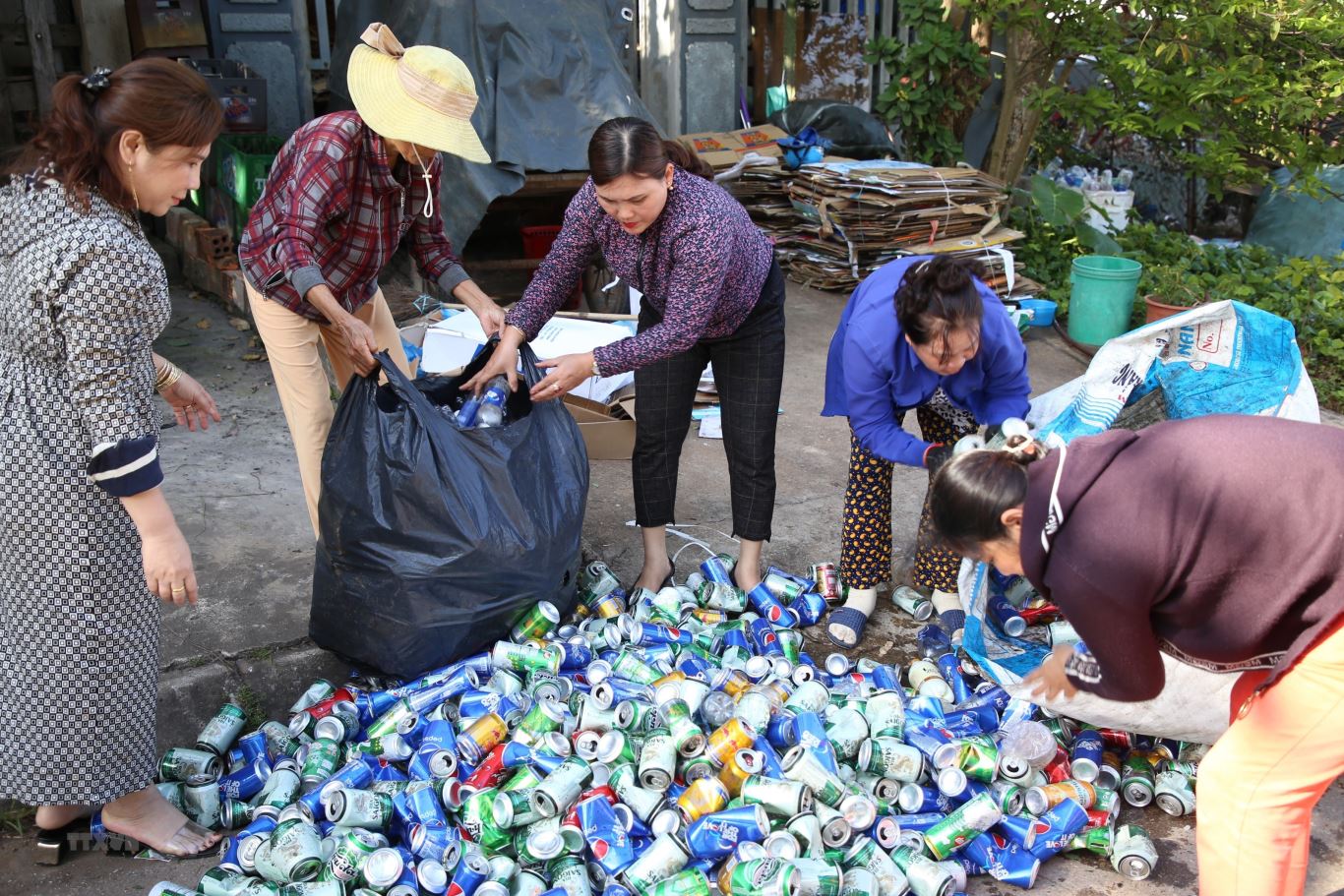 Les femmes au cœur de la gestion durable des déchets plastiques