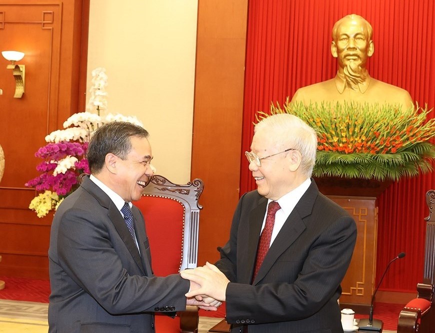 Le leader du PCV reçoit l ambassadeur sortant du Laos