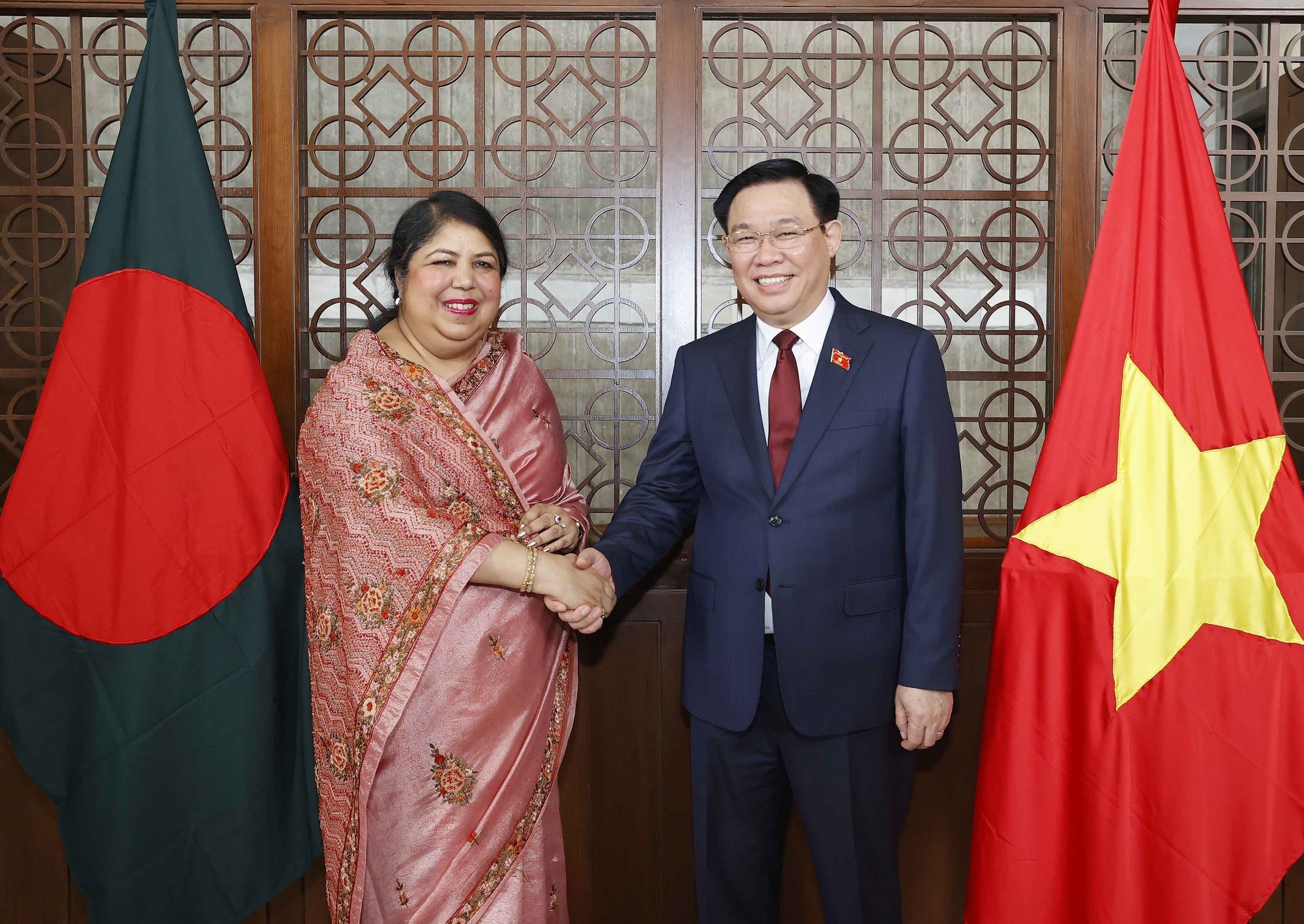 Les plus hauts législateurs vietnamien et bangladaise s’entretiennent à Dhaka