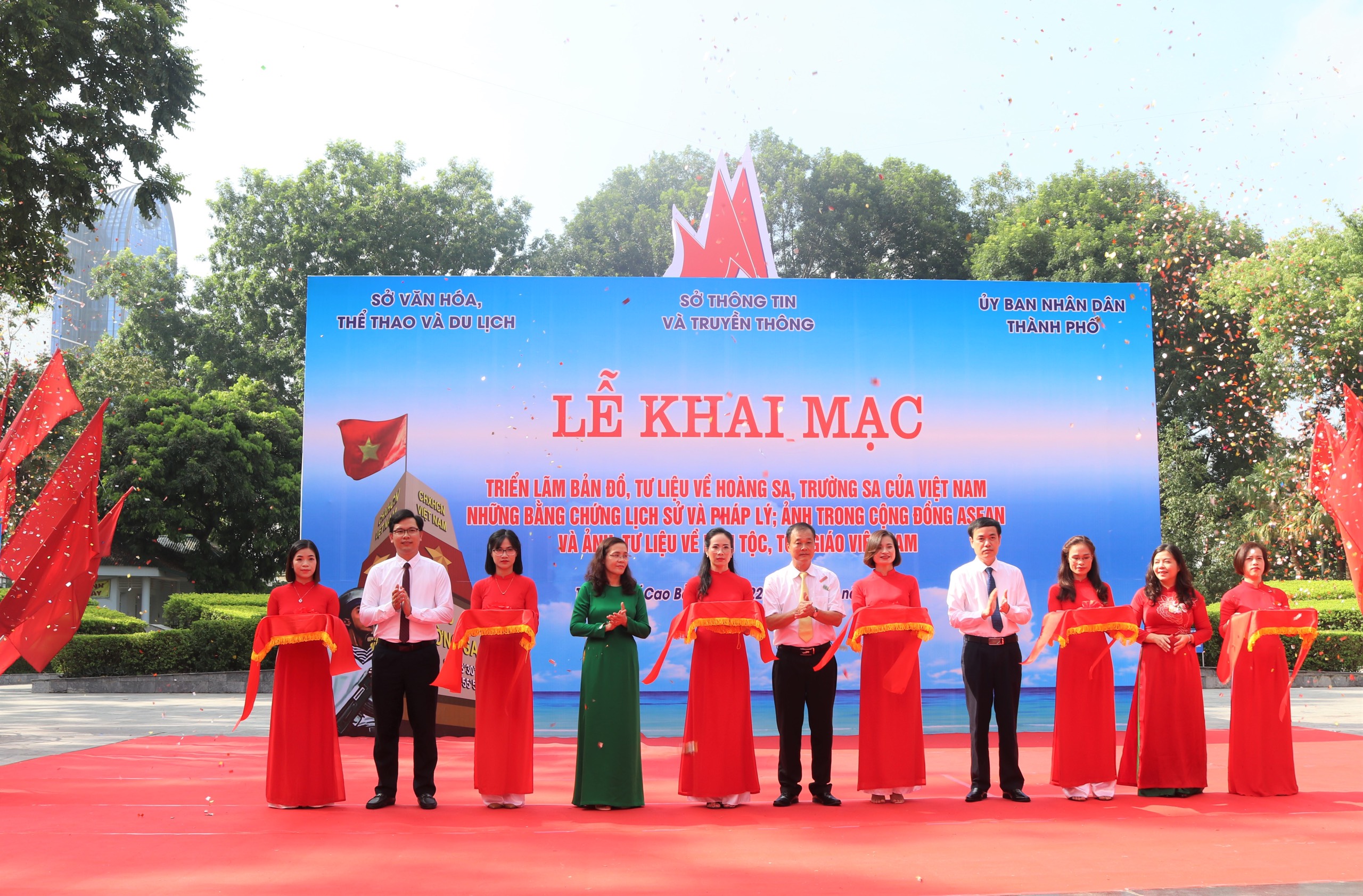 Exposition de cartes et de documents sur Hoang Sa et Truong Sa du Vietnam