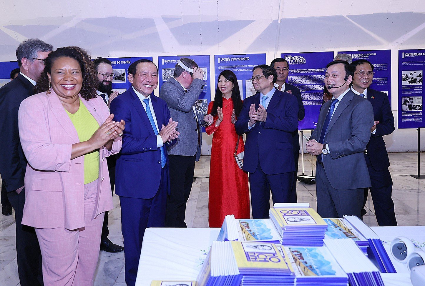 Le Premier ministre Pham Minh Chinh assiste à une exposition sur le Président Ho Chi Minh au Brésil