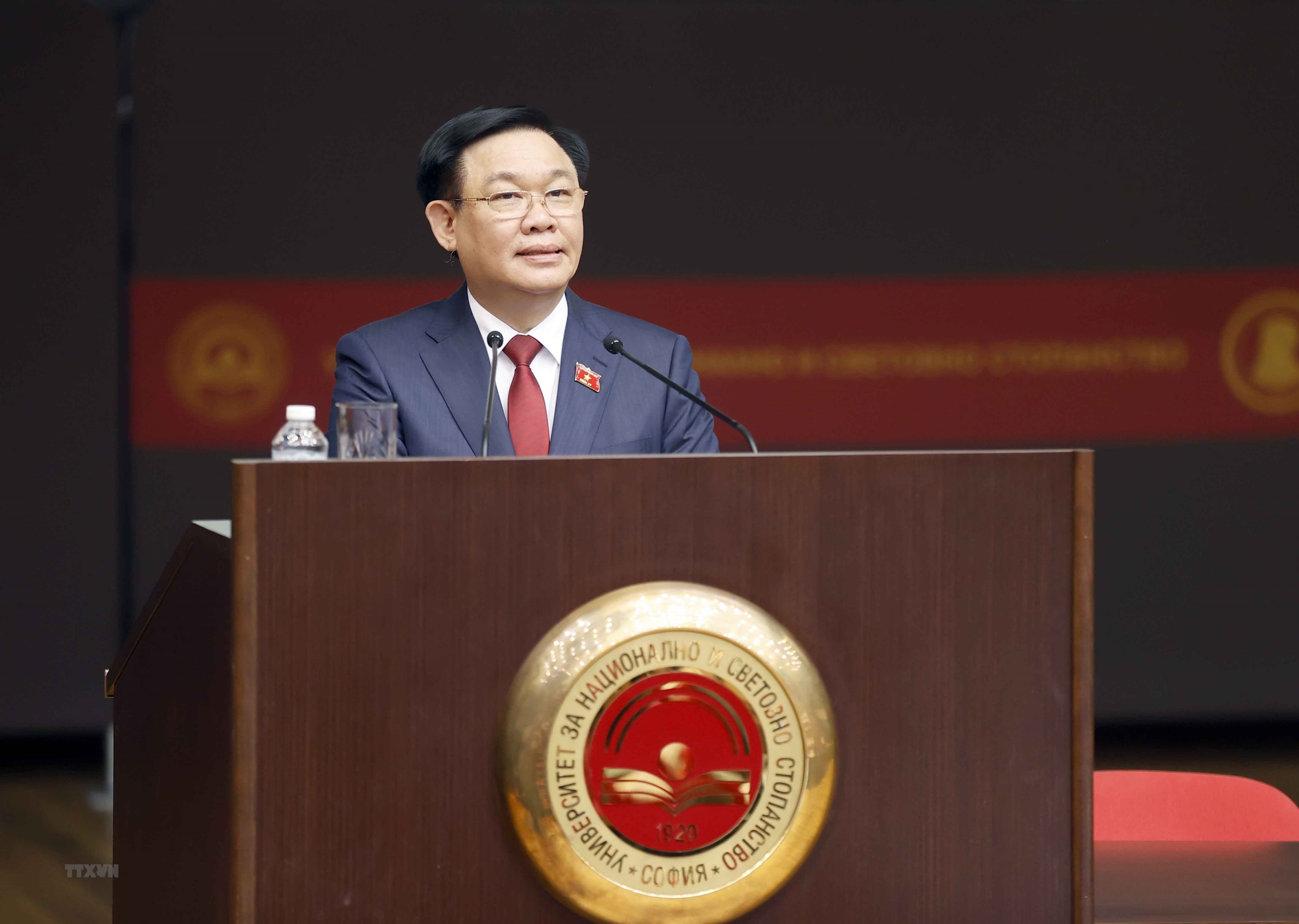 Le président de l’Assemblée nationale Vuong Dinh Huê parle des orientations pour les relations Vietnam-Bulgarie