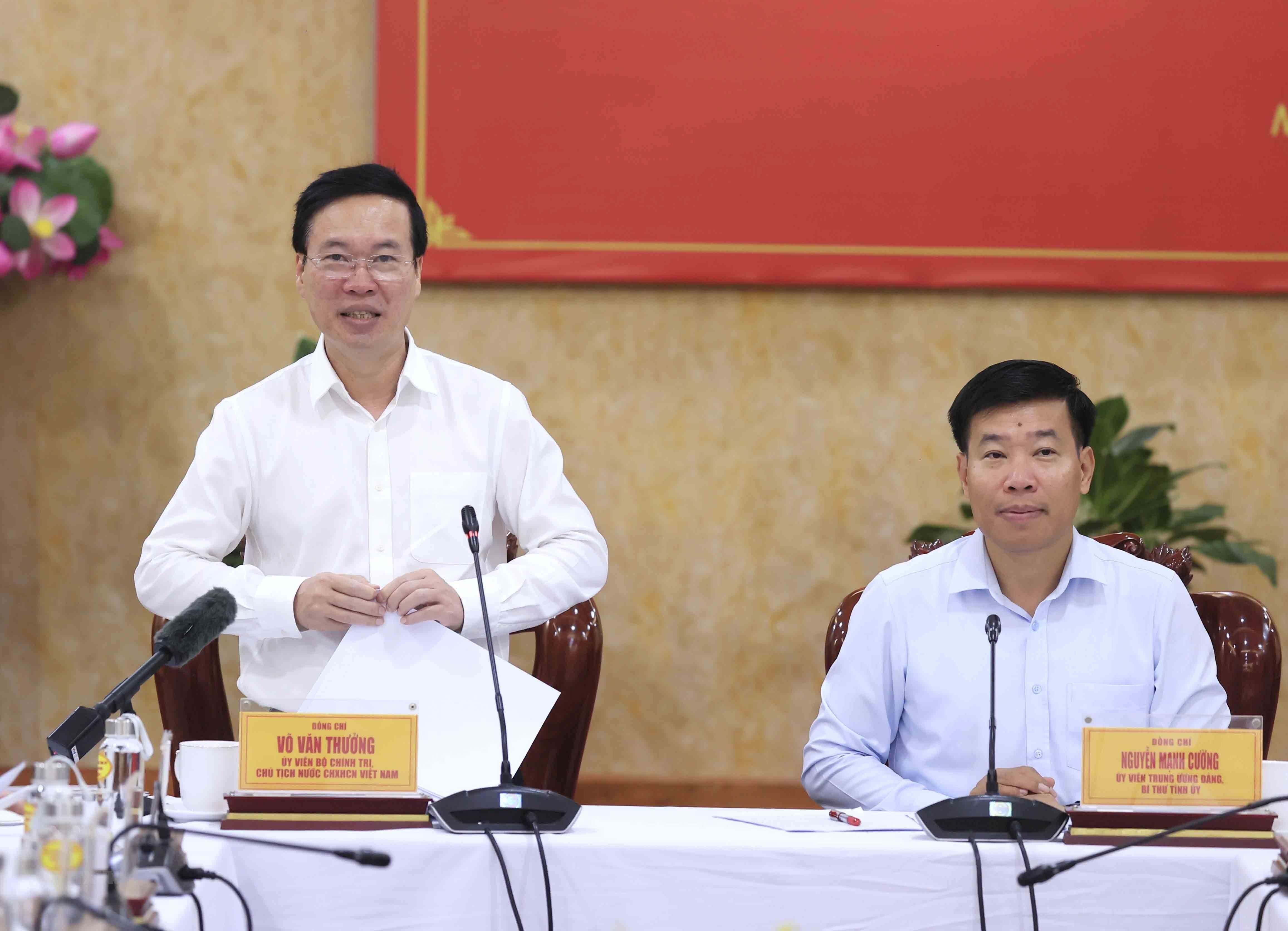 Le président Vo Van Thuong travaille avec le Comité du Parti de la province de Binh Phuoc