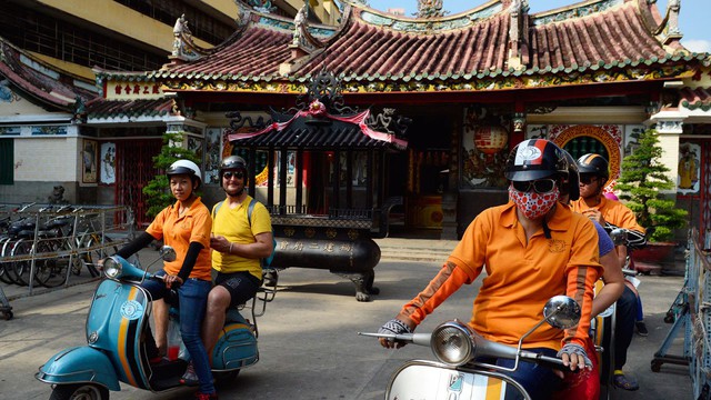 Quand une flotte de scooters vintage se transforme en une incroyable attraction touristique à Hô Chi Minh-Ville