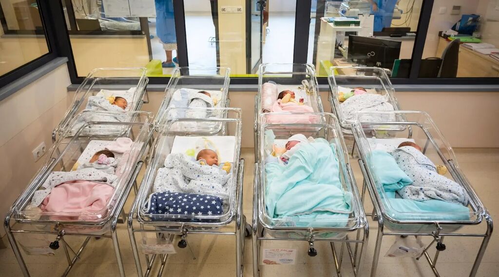 Le taux de natalité en France a atteint son niveau le plus bas