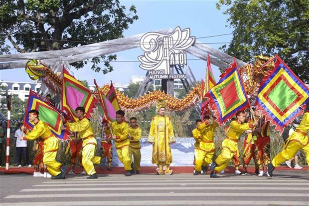 Carnaval de l Automne de Hanoï dans les rues piétonnes du lac Hoan Kiem
