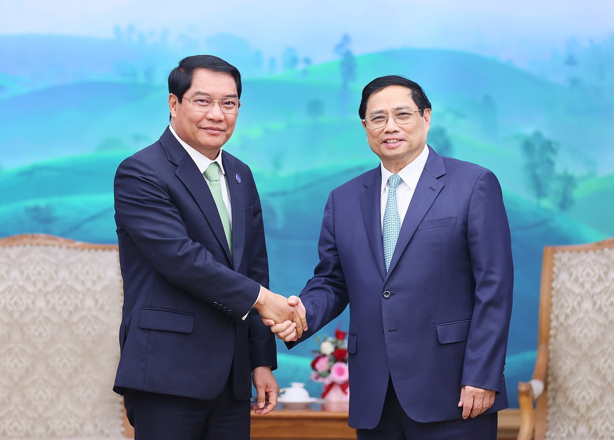 Le Premier ministre Pham Minh Chinh reçoit le maire de Vientiane