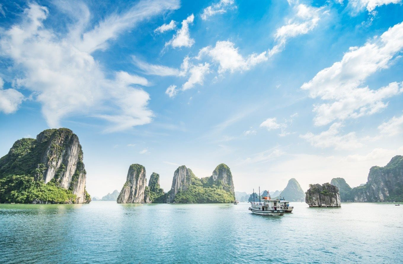 Forbes classe la baie d’Ha Long parmi les 24 meilleures destinations de voyage en 2024