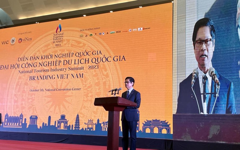 Le tout premier Sommet national de l industrie du tourisme s est tenu à Hanoi