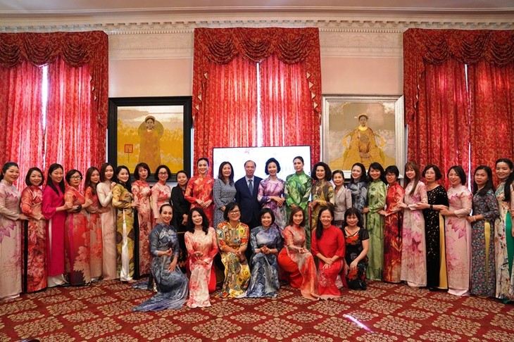 Présentation de l Ao dai aux États-Unis