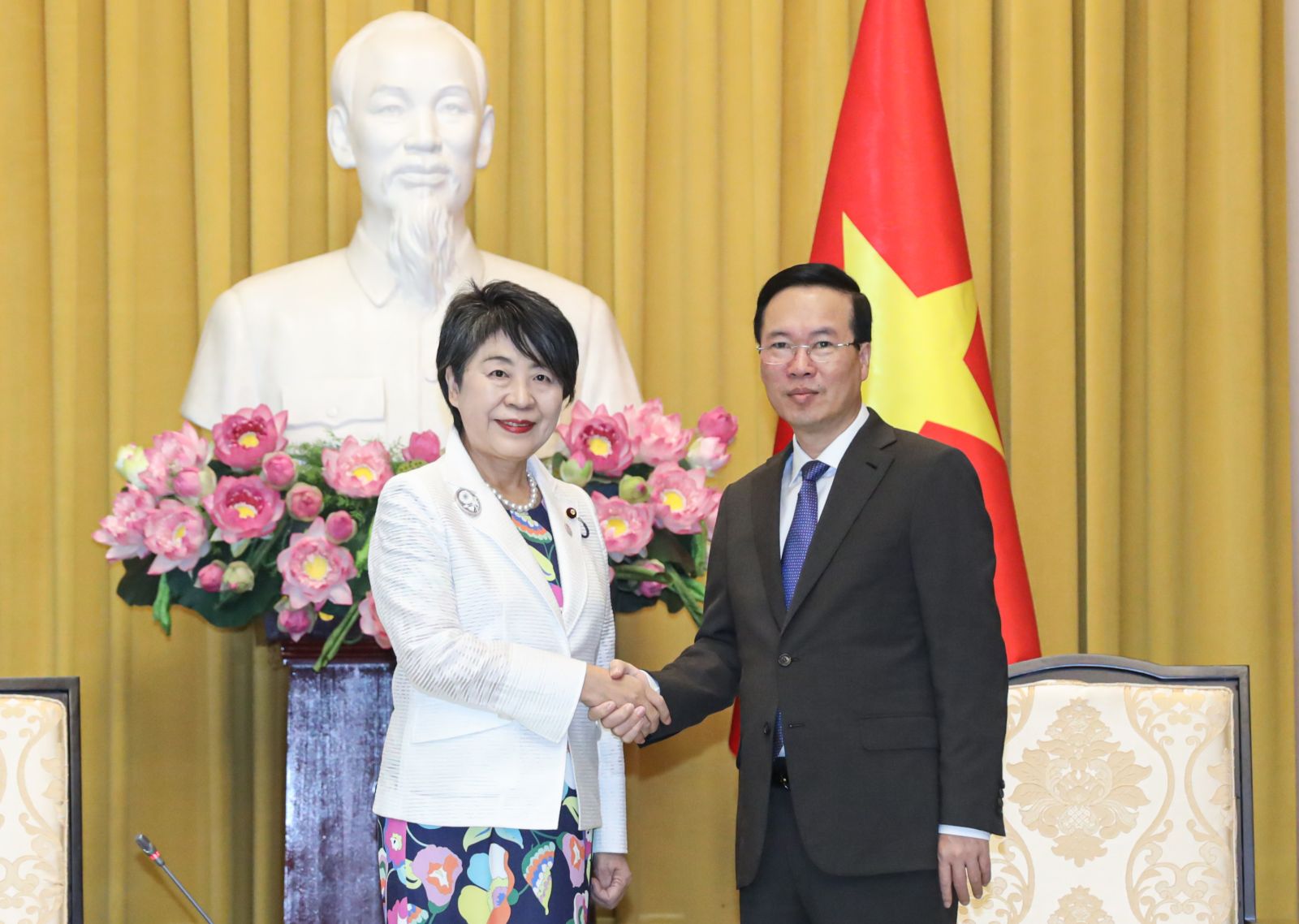 Le président Vo Van Thuong reçoit la ministre japonais des Affaires étrangères