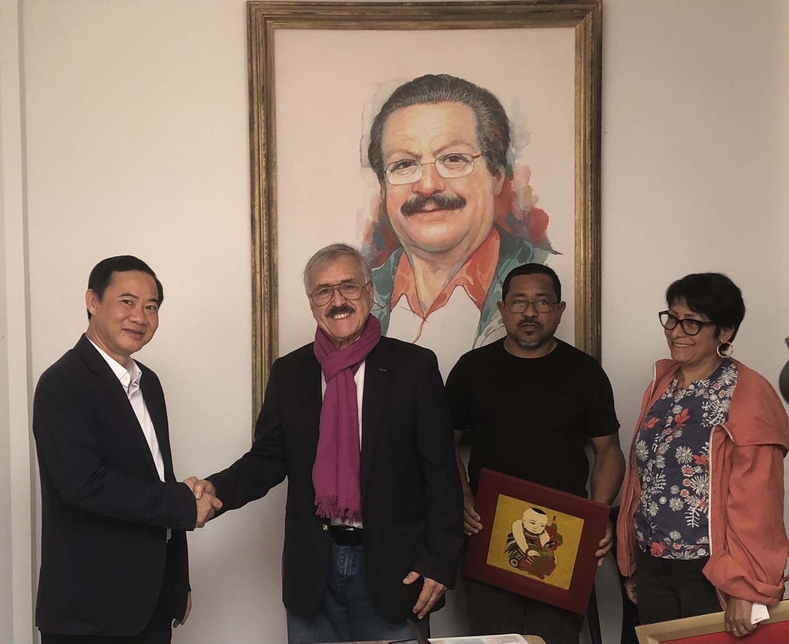 Renforcement des relations avec le Parti communiste colombien