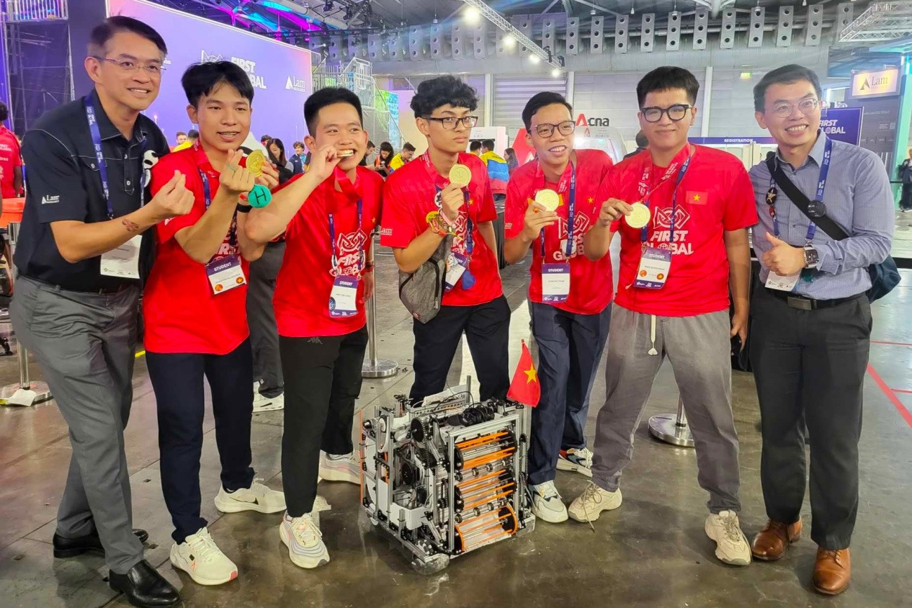 Des écoliers vietnamiens remportent pour la première fois le Concours mondial de robots FGC 2023