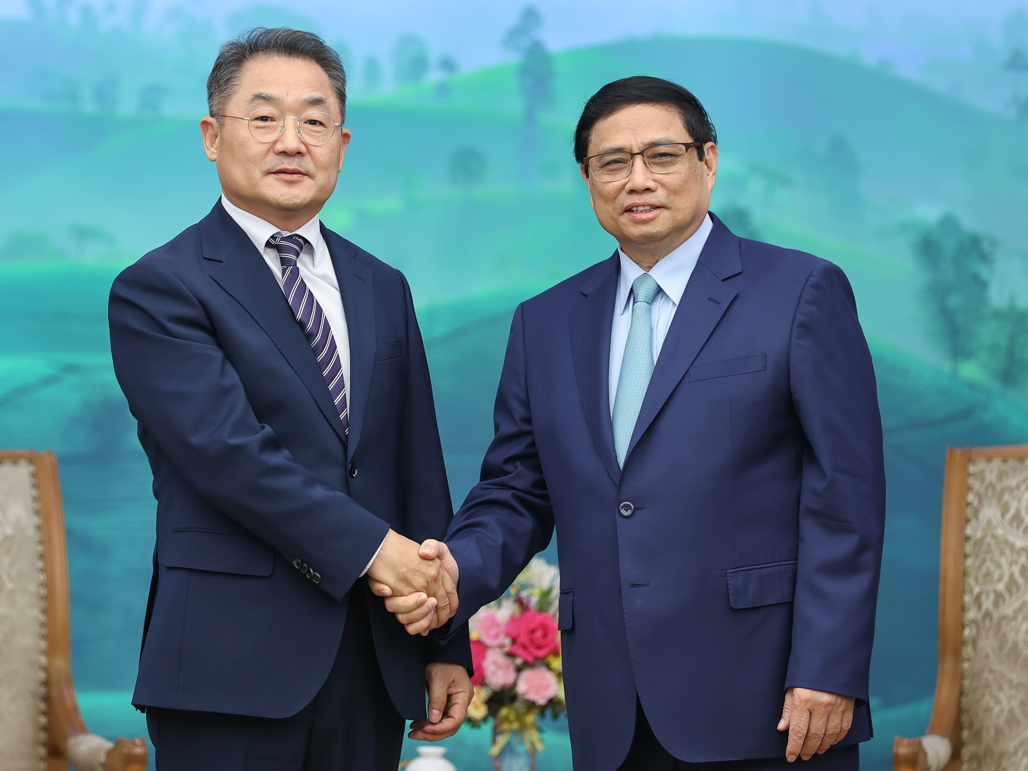 Le Premier ministre Pham Minh Chinh reçoit le directeur général d’Amkor