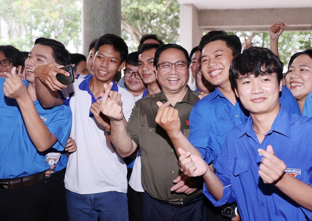 Le Premier ministre Pham Minh Chinh rencontre de jeunes électeurs à Can Tho