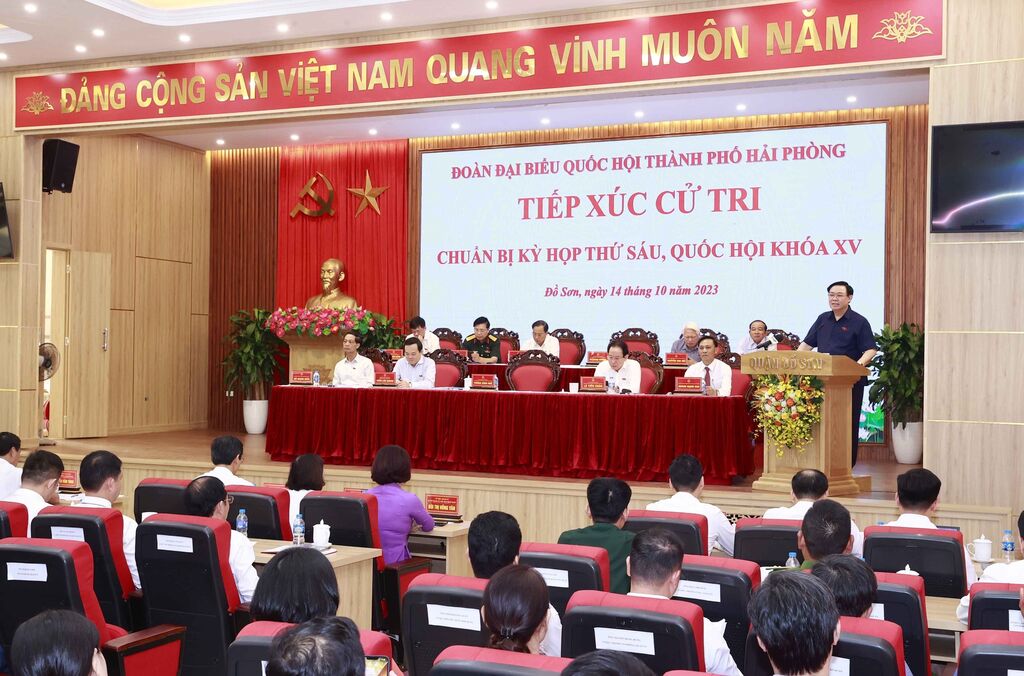 AN le président Vuong Dinh Huê à l écoute des électeurs de Hai Phong