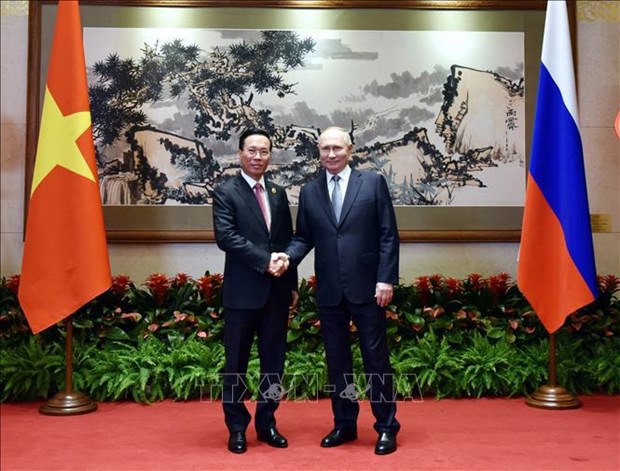 Le président Vo Van Thuong rencontre son homologue russe