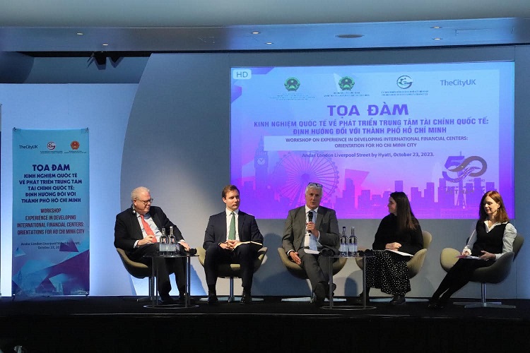 Vietnam et Royaume-Uni échangent leurs expériences dans le développement de centres financiers internationaux