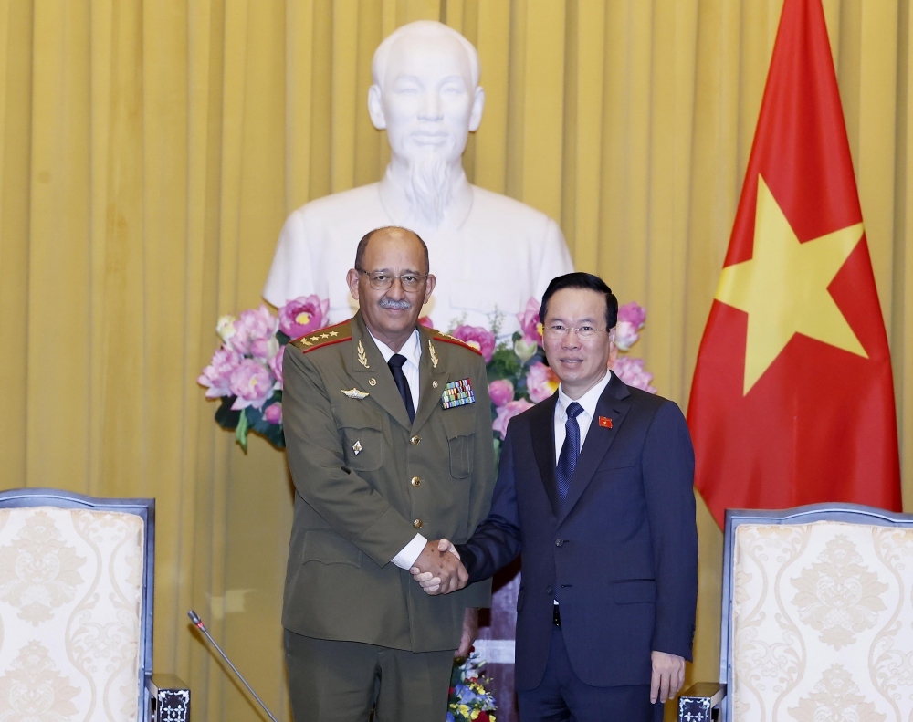 Le président Vo Van Thuong reçoit le chef d état-major des Forces armées révolutionnaires cubaines