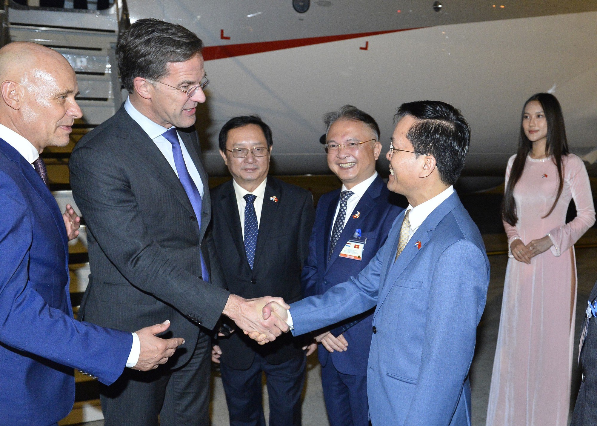 Le Premier ministre néerlandais arrive à Hanoï, entamant une visite officielle au Vietnam