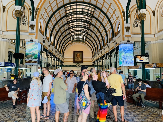 Hô Chi Minh-Ville accueille plus de 30 millions de visiteurs en 10 mois