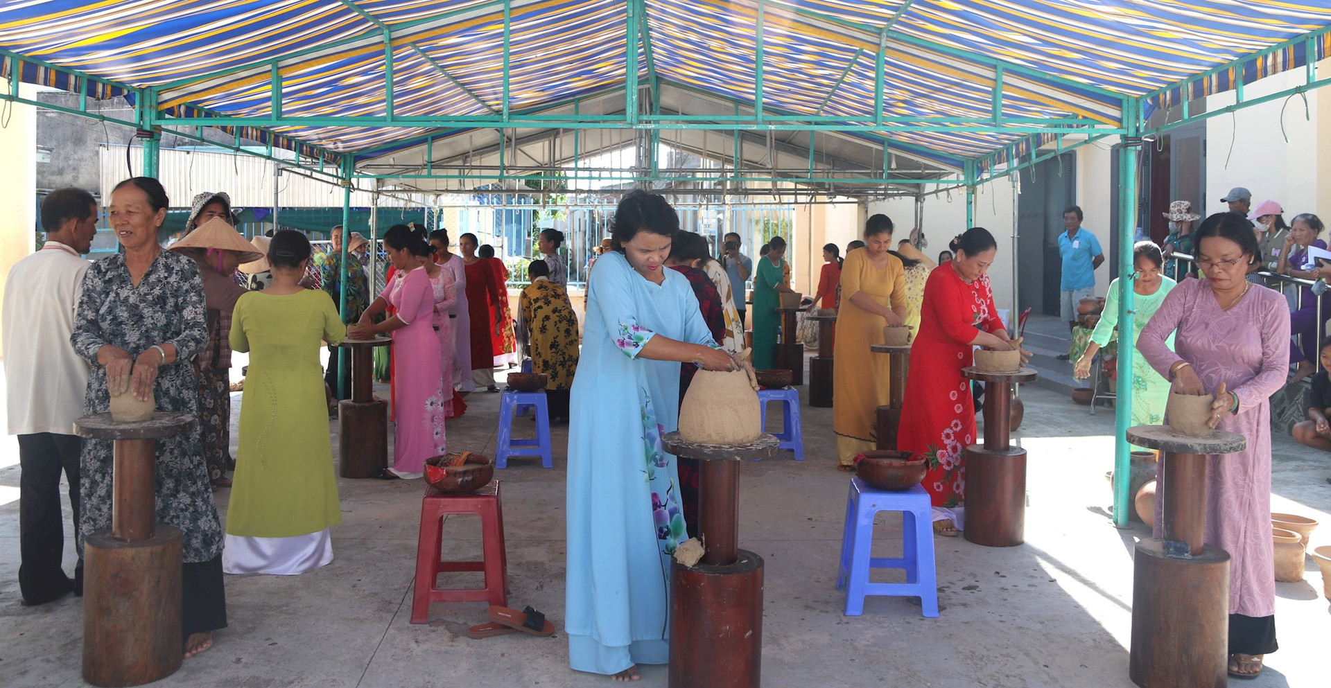 Binh Thuan un cours de formation pour préserver et promouvoir la poterie des Cham