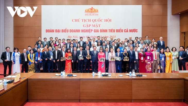 Le Président de l’AN vietnamienne rencontre des représentants d’entreprises familiales exemplaires