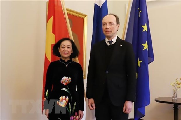 La présidente de la Commission centrale d’Organisation du PCV Truong Thi Mai en Finlande
