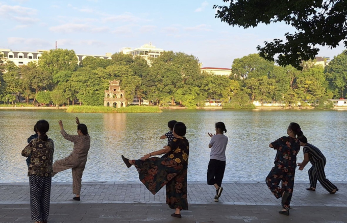 Hanoï ressemble à un village animé aux yeux des visiteurs occidentaux