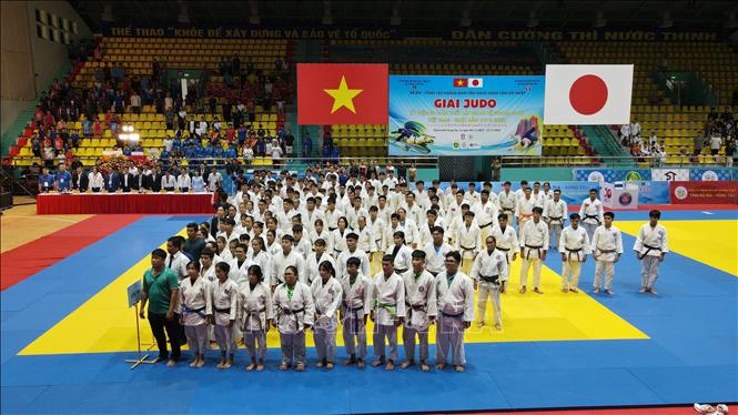 Près de 300 compétiteurs au tournoi de judo à l occasion des 50 ans des relations Vietnam-Japon