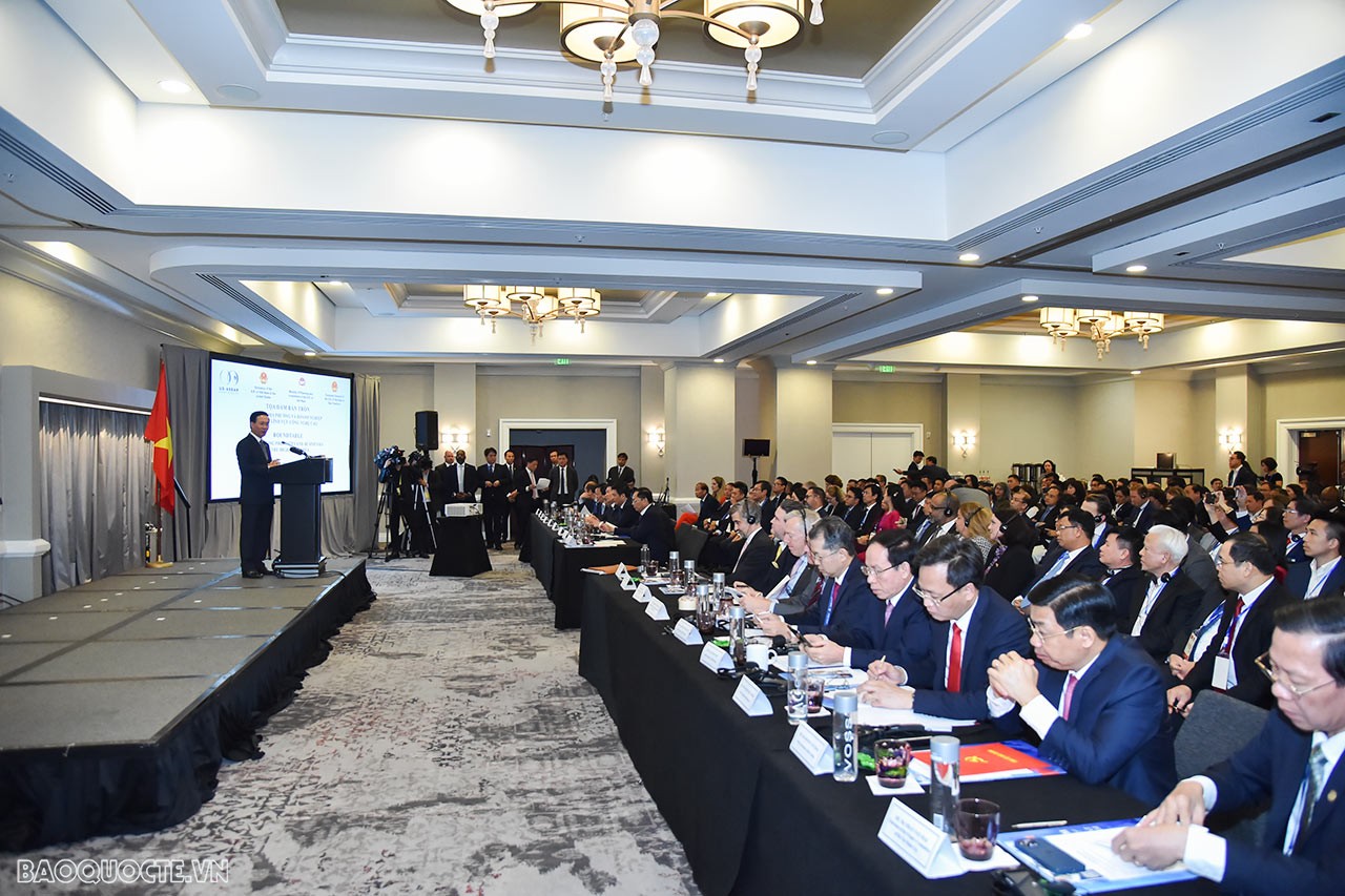 Le président Vo Van Thuong à une table ronde d’entreprises et localités Vietnam-États-Unis
