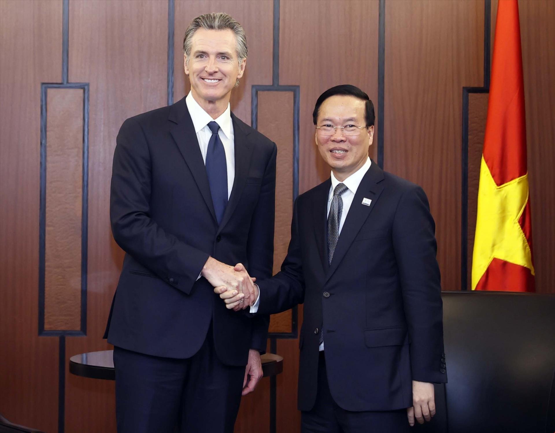 Le président Vo Van Thuong rencontre le gouverneur de Californie