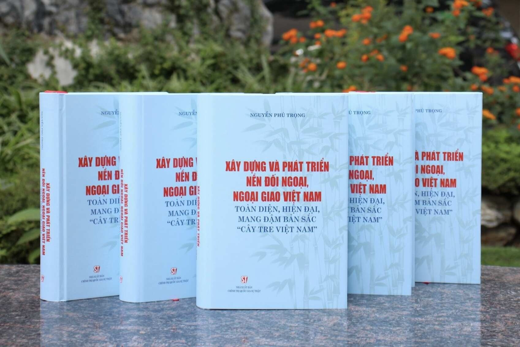 Un livre du leader du Parti sur la construction et le développement de la diplomatie vietnamienne sorti en librairie