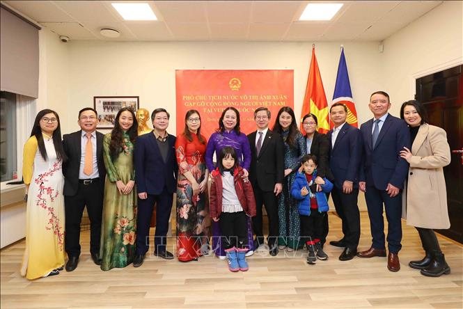 La vice-présidente Vo Thi Anh Xuan rencontre des Vietnamiens en Norvège