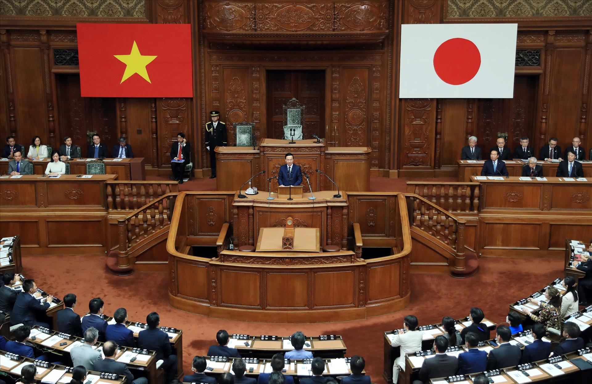 Le président vietnamien Vo Van Thuong prononce un discours à la Diète nationale japonaise