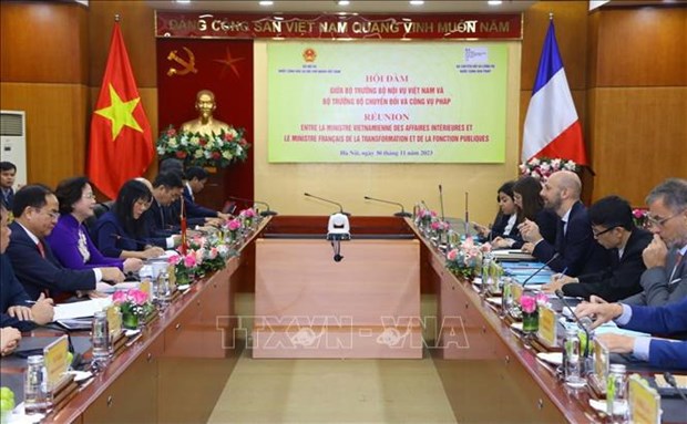 Promouvoir la coopération Vietnam-France en matière de transformation numérique et de réforme du service public