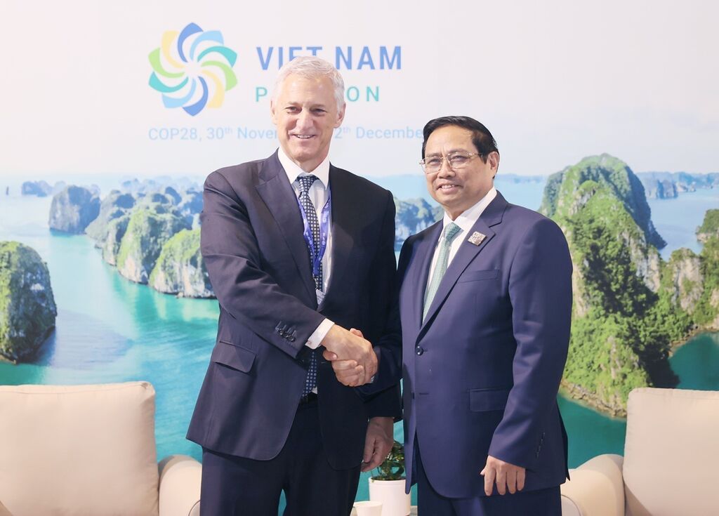Le PM exhorte le soutien de Standard Chartered pour l engagement du Vietnam en matière de changement climatique