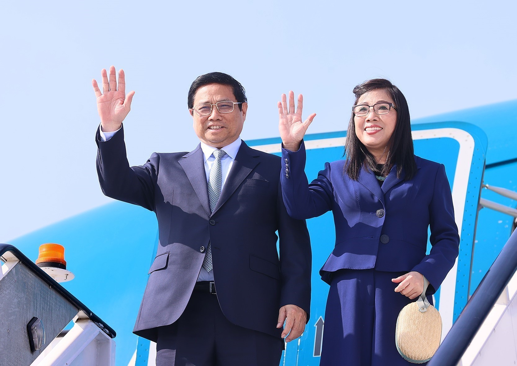 Le Premier ministre retourne à Hanoï après sa tournée aux Émirats arabes unis et en Turquie