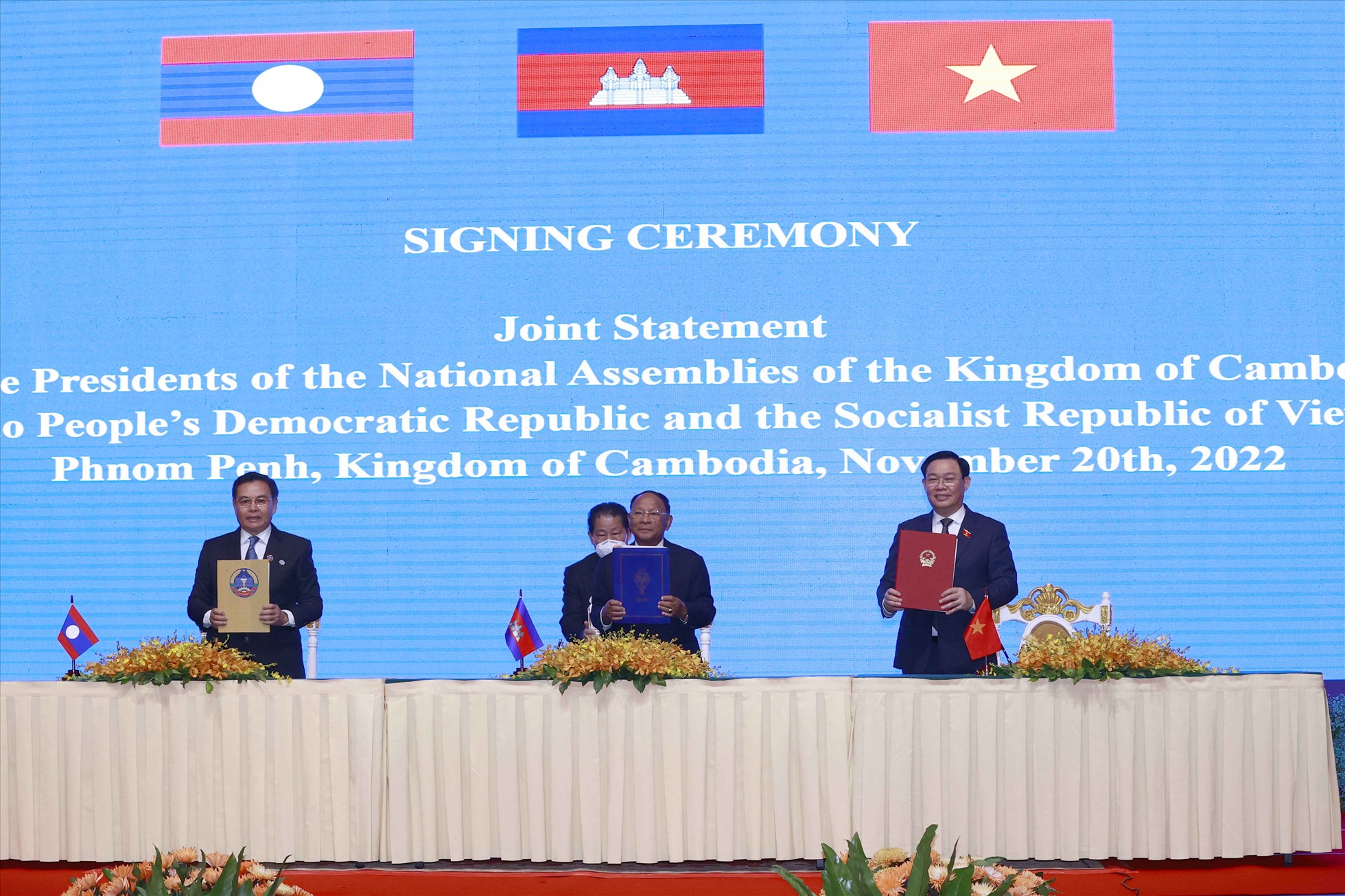 Rehaussement du niveau de coopération parlementaire Vietnam-Laos-Cambodge