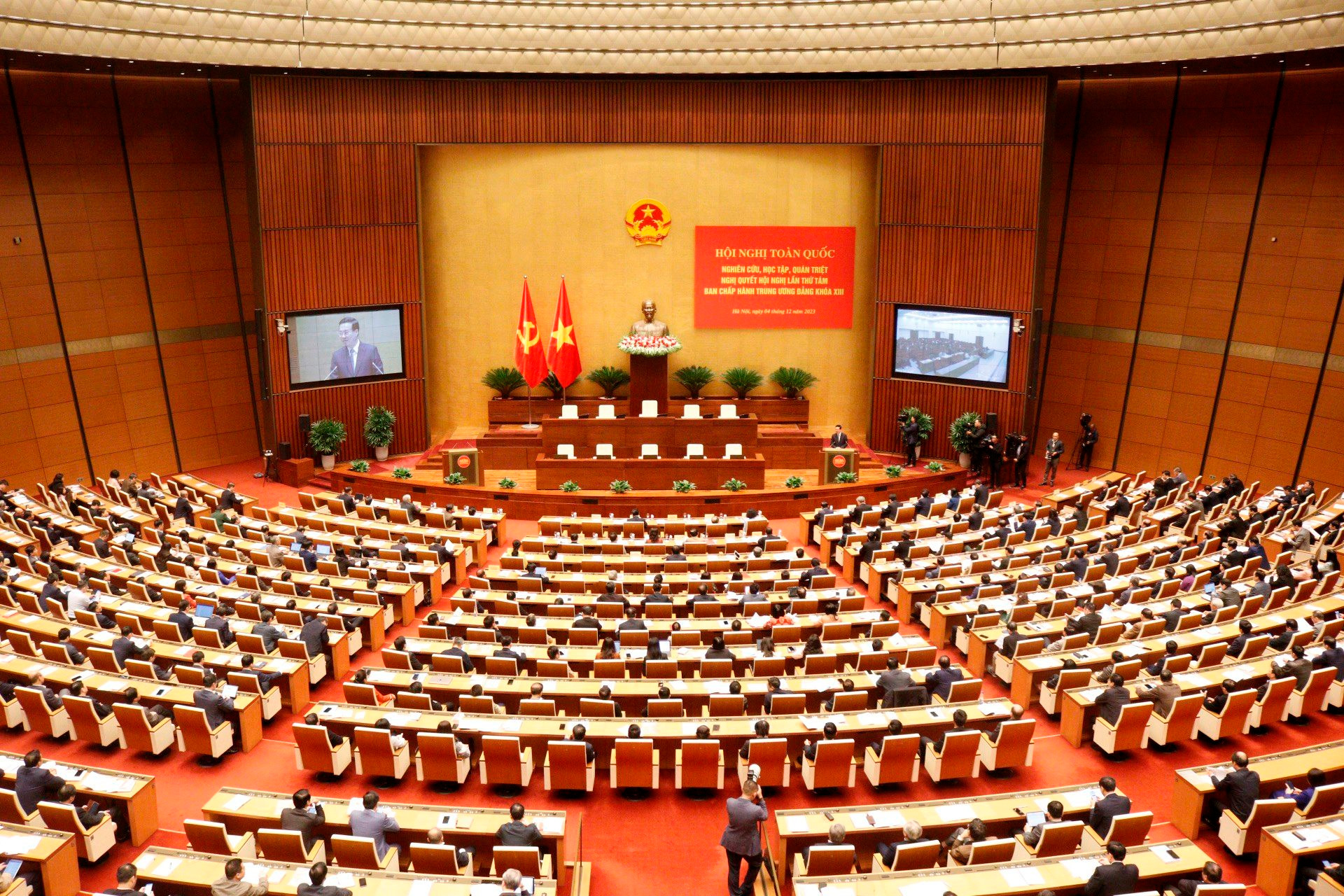 Conférence nationale sur la Résolution du 8e Plénum du Parti