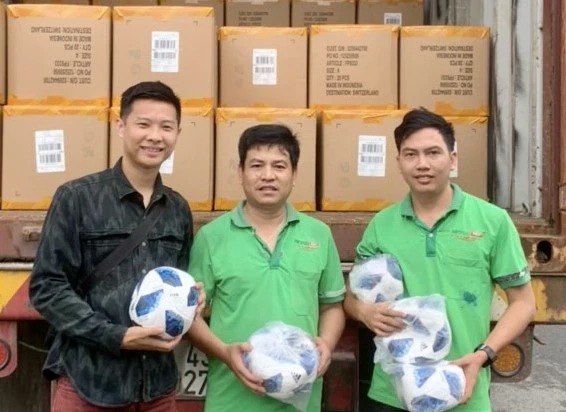 La FIFA fait don de plus de 50 000 ballons aux écoles du Vietnam