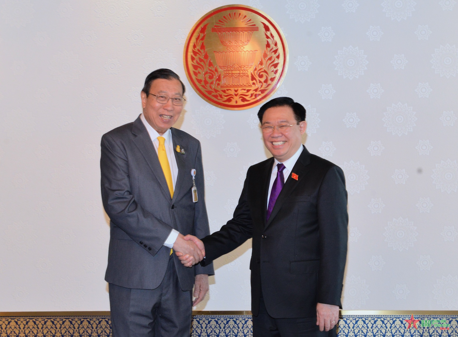 Le président de l’AN du Vietnam rencontre le président du Sénat thaïlandais