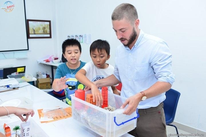 Programme de formation et d’attribution de certificats pour les étrangers enseignant l anglais au Vietnam