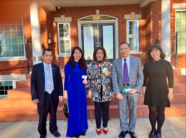 Promouvoir le commerce et les investissements entre les localités vietnamiennes et la province canadien de l Alberta