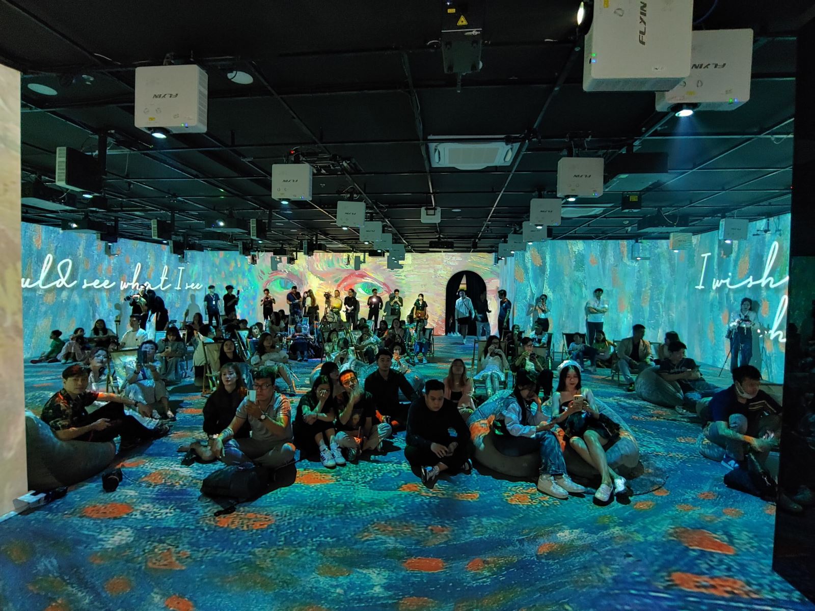 Des chefs-d œuvre de Van Gogh en immersion numérique à Ho Chi Minh-Ville