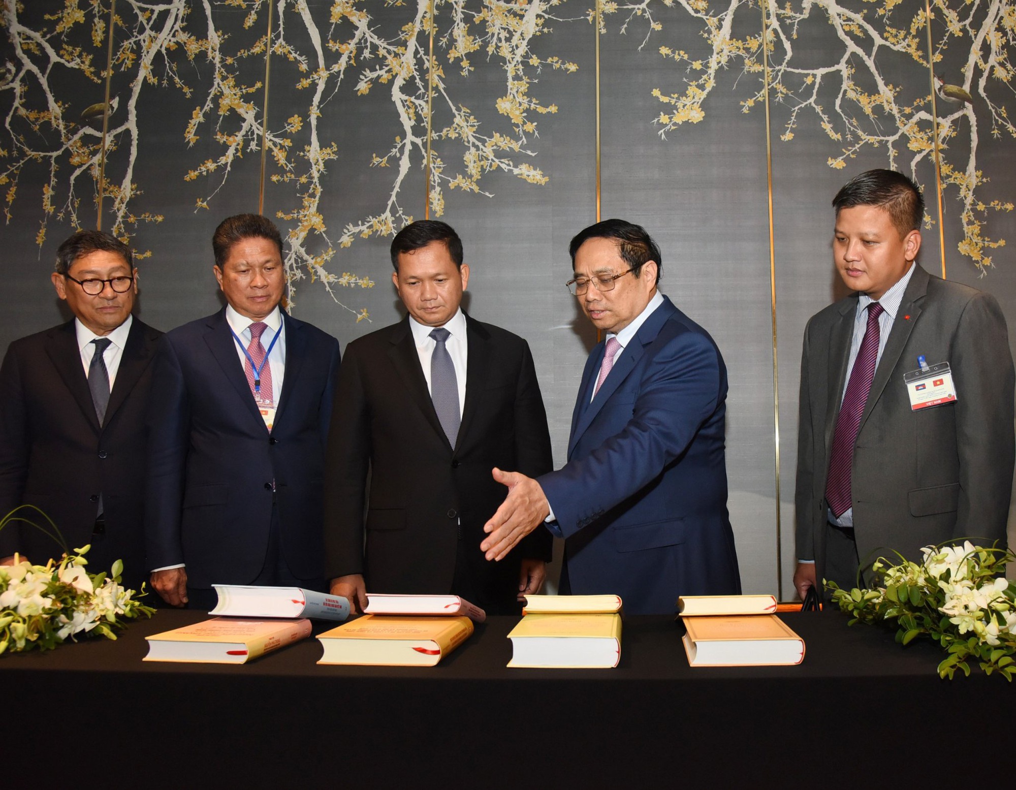 Le Premier ministre du Cambodge termine avec succès sa visite officielle au Vietnam
