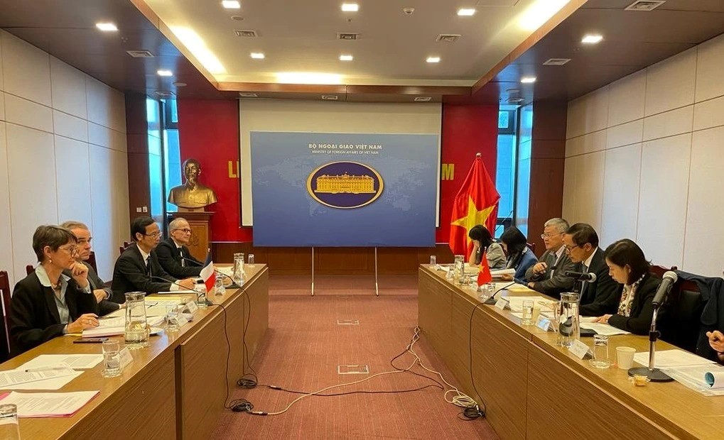 La première session du dialogue politique entre la France et le Vietnam