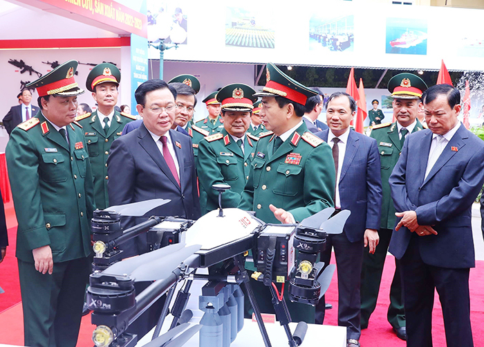 Le président de l AN rend visite au Département général de l industrie de la défense